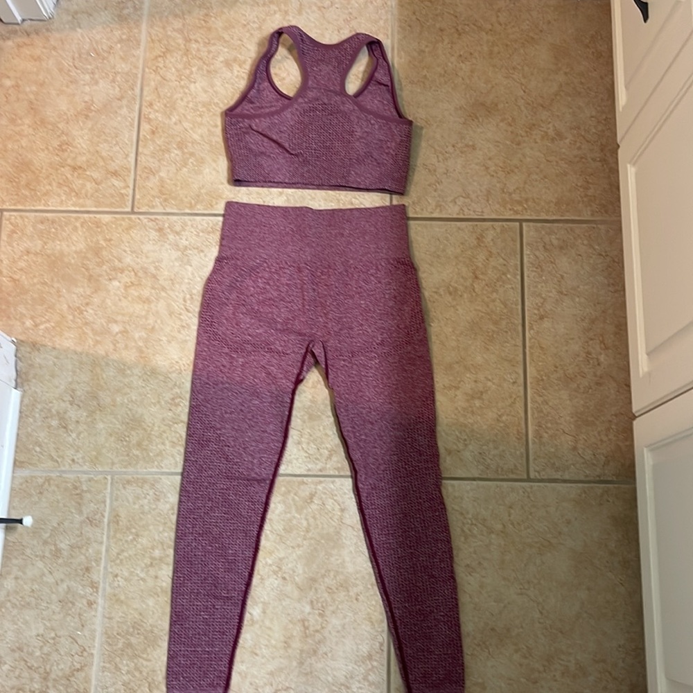 Amazon Workout Set - Picture 2 of 2